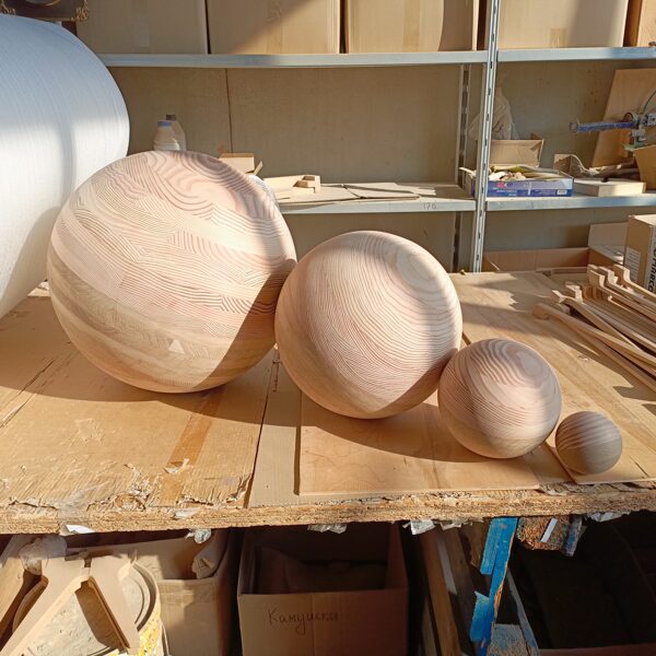 different size wooden balls